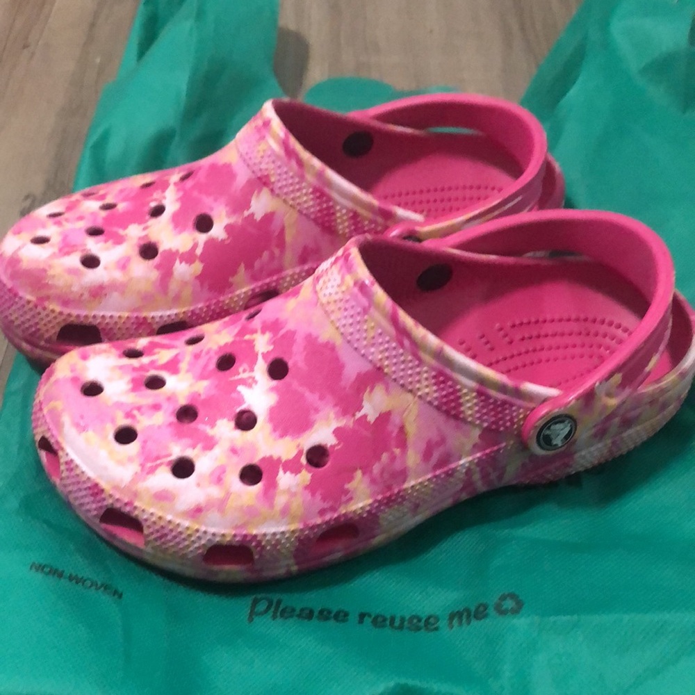 Size 7 crocks no stones nothing wrong with them but they where worn - Picture 3 of 3